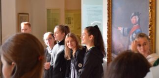 Eine Wuppertaler Schulklasse schaute mit polnischen Austauschschülern aus Liegnitz (Legnica) hinter die Kulissen des Oberschlesischen Landesmuseums: Im Escape-Room waren die deutsch-polnischen Teams unschlagbar. Foto: OSLM