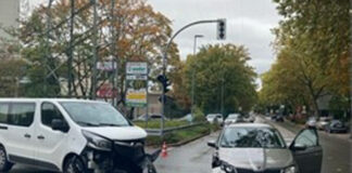Am Samstagmittag kam es im Einmündungsbereich Westtangente / Am Sandbach zu einem Zusammenstoß zweier Fahrzeuge. Foto: Polizei