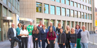 Zwölf Betriebliche Pflege-Coachs sorgen ab sofort für eine bessere Vereinbarkeit von Job & Familie in ihren Betrieben und Organisationen Bild: Melanie Zanin