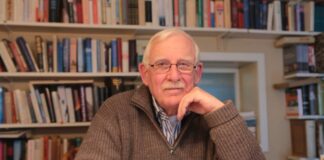 Hermann Schulz liest aus seinem Buch „Therese – Das Mädchen, das mit Krokodilen spielte“. Foto: Privat
