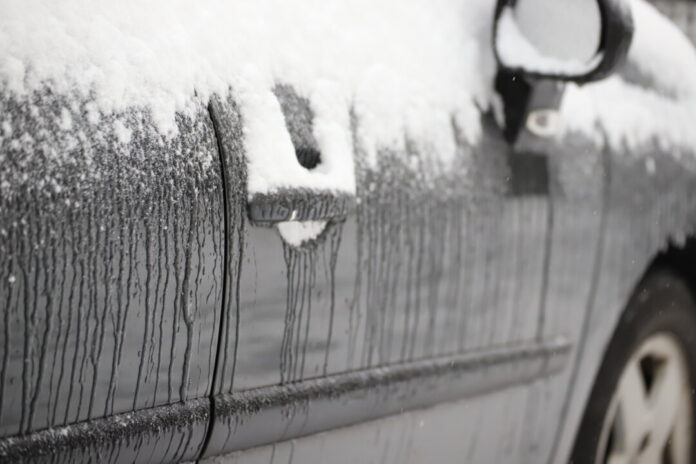 Ein Auto im Winter. Foto: Volkmann