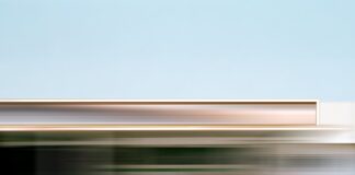 Ralf Brueck, American Bungalow, 2022, Fotografie, 158 x 194 cm, © VG Bild-Kunst, Bonn 2022