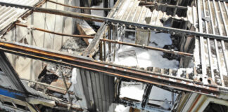 An der Bertha-Benz-Allee brannten im Juni mehrere Wohncontainer einer leerstehenden Flüchtlingsunterkunft. Foto: Feuerwehr Heiligenhaus