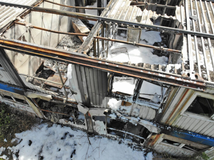 An der Bertha-Benz-Allee brannten im Juni mehrere Wohncontainer einer leerstehenden Flüchtlingsunterkunft. Foto: Feuerwehr Heiligenhaus