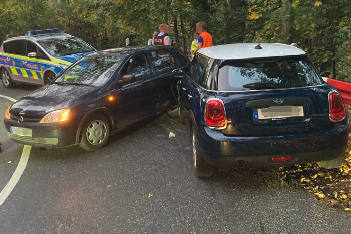 Eine 67-jährige Frau verursachte stark alkoholisiert einen Unfall. Foto: Polizei