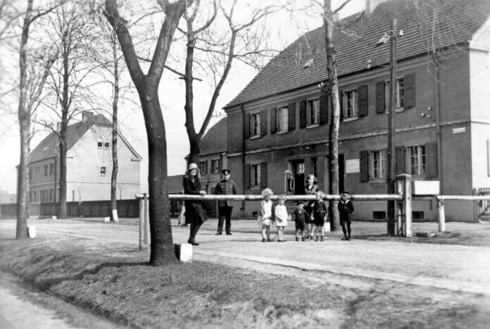 "Grenzgänger. Alltag in einem geteilten Land" lautet der Titel der Ausstellung. Foto: Elsner, Sammlung SHOS