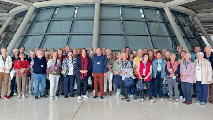 Die Mitglieder des Bürgerbusvereins mit Kerstin Griese im Reichstagsgebäude. Foto: Büro Griese