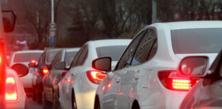 Autos stehen im Stau. Foto: Pixabay