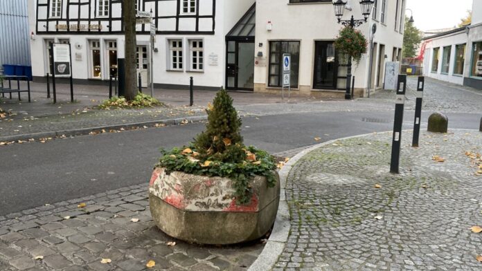 Die alten Poller in der Altstadt müssen ausgetauscht werden, meint die CDU. Foto: CDU-Fraktion Ratingen