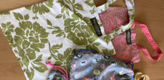 Alter Stoff im neuen Gewand: Auf dem Weihnachtsbasar werden erstmals die bunten Taschen und Beutel aus dem Recyclingprojekt „Rückläufer“ verkauft. Foto: Stadt Ratingen