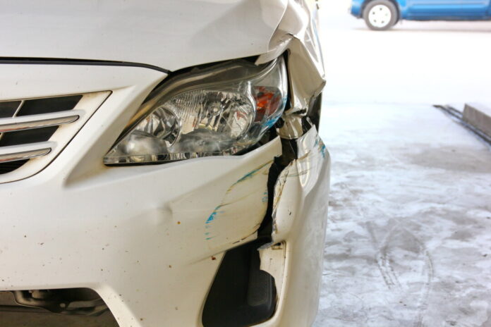 Mit einigen Tipps kann man bei der Kfz-Versicherung sparen. Foto: VZ NRW/Adpic