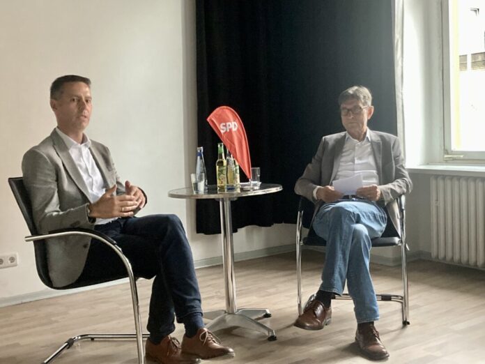 Dr. Heiko Schell, Geschäftsführer der Stadtwerke Wülfrath, und Manfred Hoffmann von der SPD. Foto: SPD