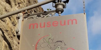 Das Schild des Spielzeugmuseums in Ratingen. Foto: Stadt Ratingen