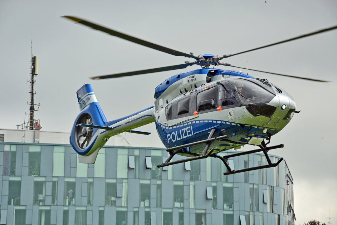 Ein Polizeihubschrauber ist zu sehen. Foto: Polizei