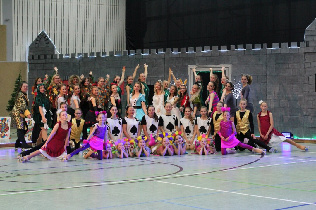 50 Läuferinnen haben rund 600 Gäste vor märchenhafter Kulisse unterhalten. Foto: RSC Neviges