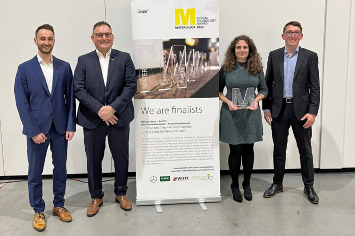 Die Projektpartner wurden mit dem Materialica Design + Technology Awards 2022 in der Kategorie Material ausgezeichnet (v.l.): Georg Stalter (Witte), Oliver Geiger (BASF SE), Eleni Kougioumtzi (Mercedes-Benz AG) und Simon Höbel (Mercedes-Benz AG).  Foto: BASF SE