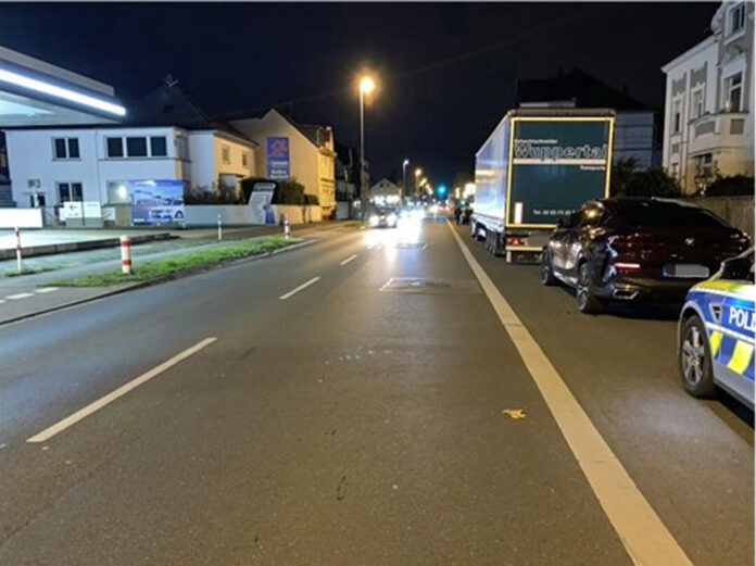 Auf der Düsseldorfer Straße in Hilden kam es zu dem Unfall. Foto: Polizei