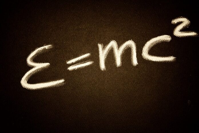 Die Formel E=mc2 ist ein Naturgesetz. Albert Einstein hat es entdeckt. Foto: pixabay