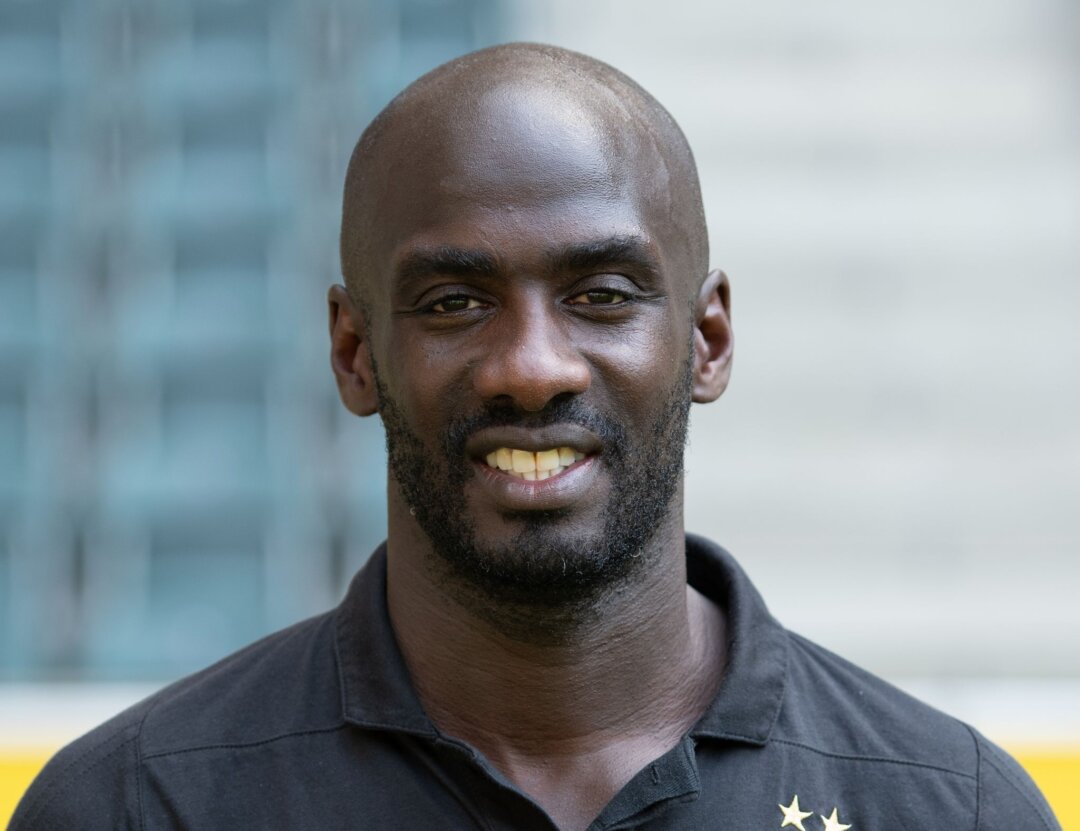 Otto Addo Otto Addo lächelt.