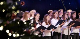 Der Ratinger Kinder- und Jugendchor lädt am dritten Adventssonntag zum Weihnachtskonzert ins Stadttheater. Foto: Stadt Ratingen