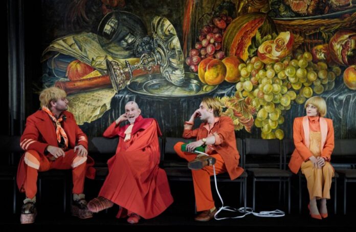 Das Deutsche Theater Berlin gastiert im Theater Duisburg: Der zerbrochene Krug von Heinrich von Kleist in einer Fassung von Anne Lenk und David Heiligers. Foto: Arno Declair