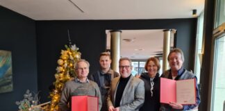 Freude bei der Ehrung: Bernhard Hadaschik, Martin Haesen, Peter Hackbeil, Simone Kunkel-Grätz und Frank Intveen. Foto: SPD Haan