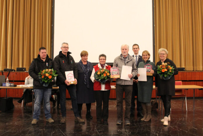 Die Preisträgerinnen und Preisträger des Heimat-Preises 2022. Foto: Stadt Erkrath