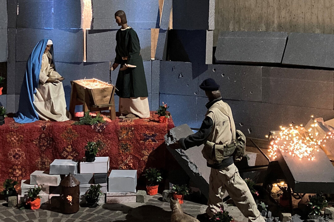 Im Nevigeser Mariendom ist eine besondere Darstellung von Jesus Geburt zu sehen. Die "Trümmerkrippe" soll an den in der Ukraine herrschenden Krieg erinnern. Foto: Marienwallfahrt Neviges
