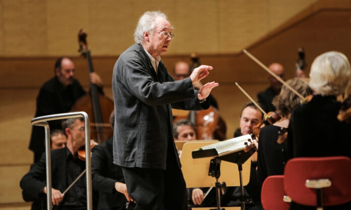 Der Dirigent Philippe Herreweghe in Aktion. Foto: Sven Lorenz