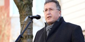 Wülfraths Bürgermeister Rainer Ritsche hatte den "Angriffskrieg Russlands" bereits auf der Friedensdemo in der Kalkstadt angeprangert. Foto: Volkmann