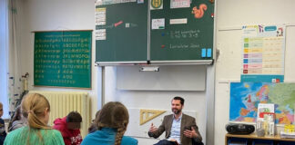 Der Vorlesetag 2022 mit Fabian Schrumpf in der Georgschule Heisingen. Foto: Elena Thomaßen