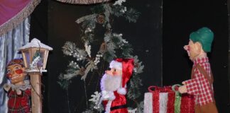 Auch eine weihnachtliche Puppengeschichte gibt es. Foto: Josef Tränklers Puppenbühne