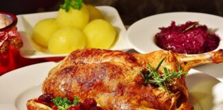 Ein Entenbraten auf dem Esstisch. Foto: pixabay