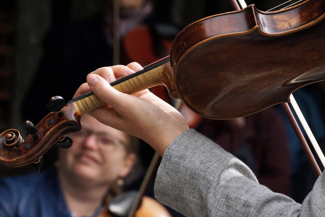 Singen in der Alten Kirche / Ukrainische Weihnachtslieder auf der Geige