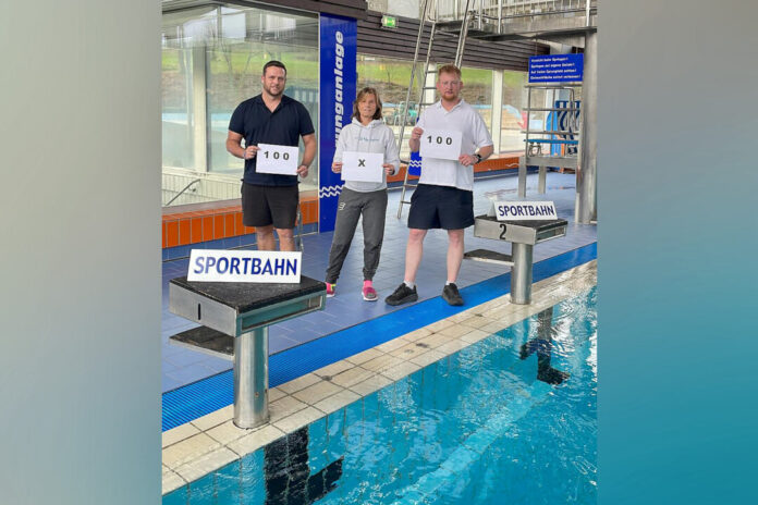 10.000 Meter Schwimmen steht im Panoramabad für die Teilnehmer am "100 x 100" an. Foto: privat