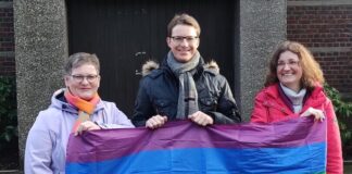 Engagieren sich in der AG Regenbogen: Andrea Lauer und Petra Hermes-Wigge sowie Maximilian Bröhl. Foto: Gemeinde