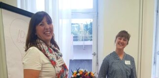 Der letzte Stammtisch des Frauen-Netzwerkes fand mit der Energieberatung der Verbraucherzentrale NRW statt: Gleichstellungsbeauftragte Franca Calvano mit Energieberaterin Isabelle Uebach. Foto: Stadt Wülfrath
