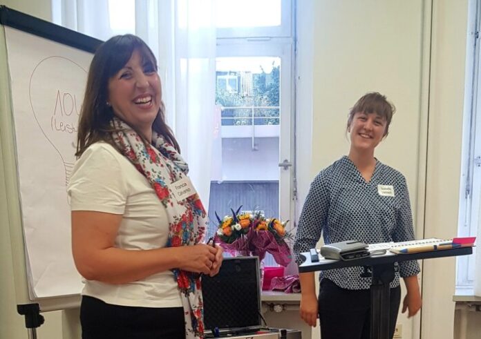Der letzte Stammtisch des Frauen-Netzwerkes fand mit der Energieberatung der Verbraucherzentrale NRW statt: Gleichstellungsbeauftragte Franca Calvano mit Energieberaterin Isabelle Uebach. Foto: Stadt Wülfrath