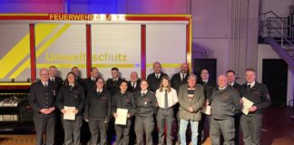 Die Geehrten und Beförderten des Neujahrsempfangs der Feuerwehr Haan. Foto: Feuerwehr Haan
