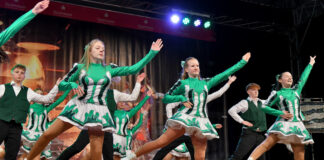 Garde- und Showtanzgruppen machen einen Tag lang Programm im Forum Velbert