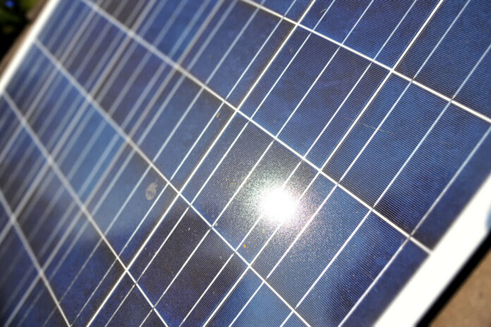 Mit einer Photovoltaikanlage können private Dachbesitzer einen Beitrag zur Energiewende leisten. Foto: Mathias Kehren
