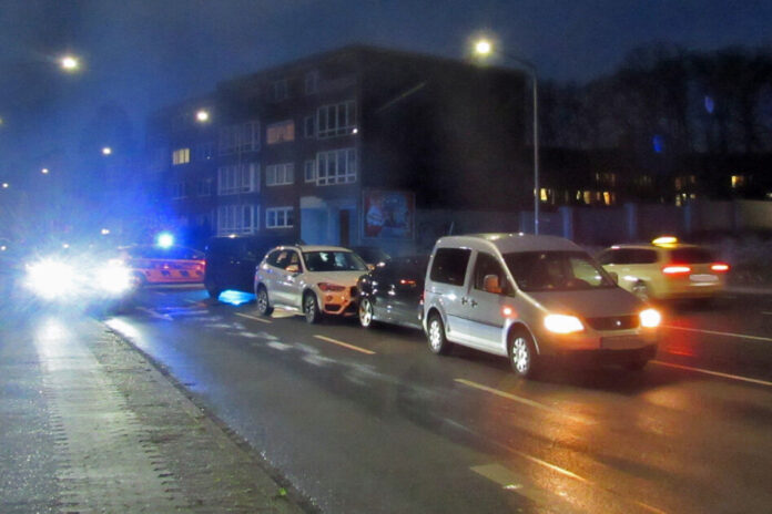 Insgesamt fünf Fahrzeuge waren bei einem Auffahrunfall in Ratingen beteiligt. Foto: Polizei