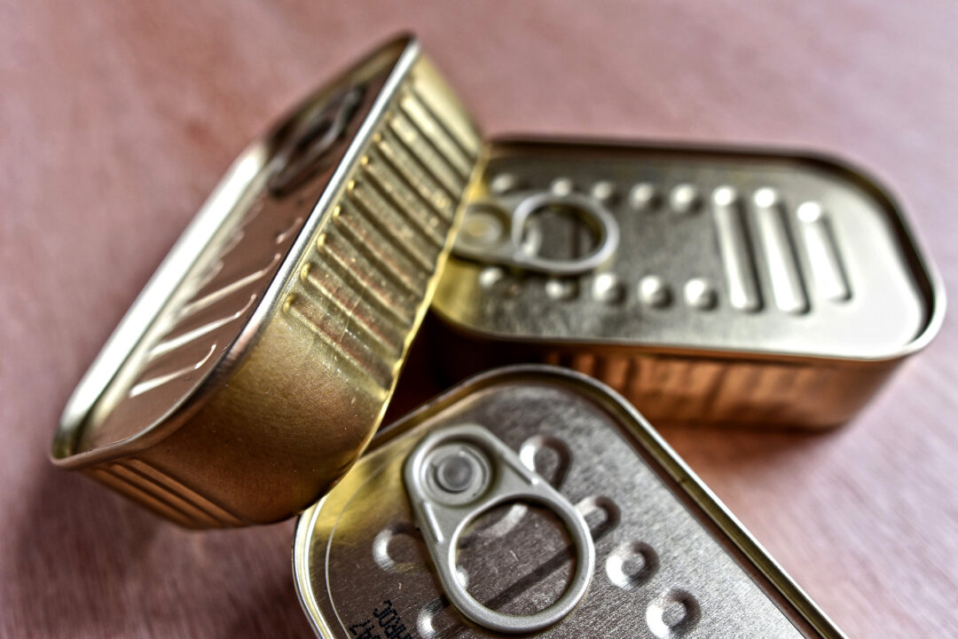 Haltbare Lebensmittel sind gefragt, ebenso wie Gaskocher, warme Wäsche und Schlafsäcke. Symbolfoto: Pixabay