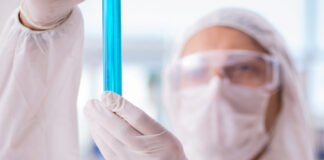 Die Verbraucherzentralen beschäftigen sich auch mit Chemikalien, mit denen Verbraucherinnen und Verbraucher im Alltag konfrontiert werden. Foto: VZ NRW/Adpic