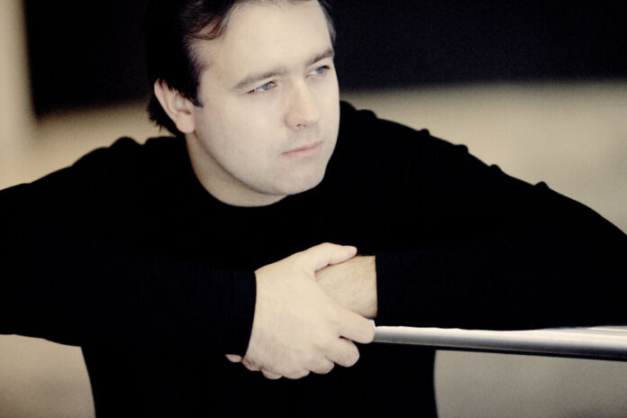 Der Pianist Alexei Volodin. Foto: Marco Borggreve