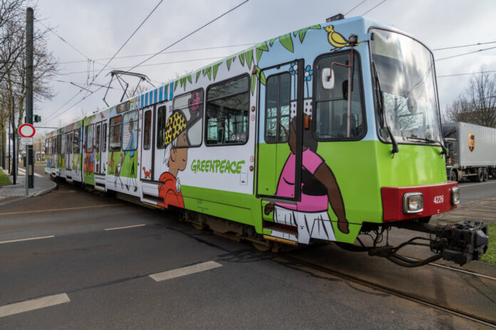 Die Bahn wirbt für alternative Mobilitätsformen und lebenswertere Städte. Foto: Markus J. Feger/Greenpeace