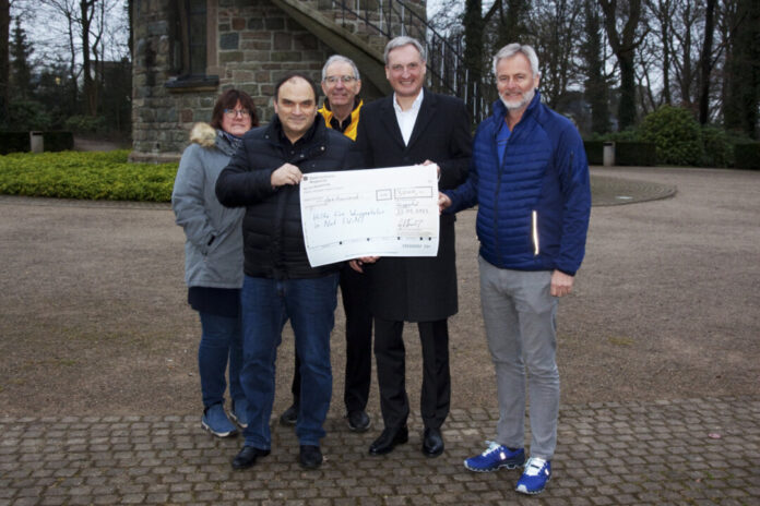 Michaela Dereschewitz (Geschäftsführerin BVV), Lothar Leuschen (WiN), Klaus-Günther Conrads (Mitglied des erweiterten Vorstands BVV), Markus Hilkenbach (WSW-Vorstandsvorsitzender), Andre Bovenkamp (2. Vorsitzender BVV). Foto: WSW