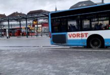 Busse am Velberter ZOB. Foto: Volkmann