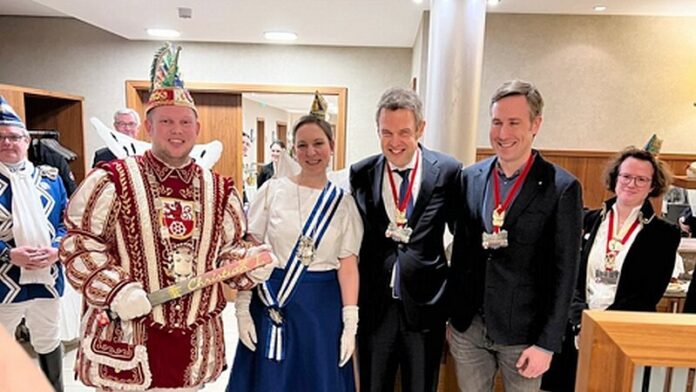 Royaler Besuch: das Ratinger Prinzenpaar mit Jens Bormann, Nils Schley und Katrin Hofmann. Foto: Samuel Awasum