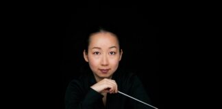 Die junge japanische Dirigentin Nodoka Okisawa. Foto: Felix Broede